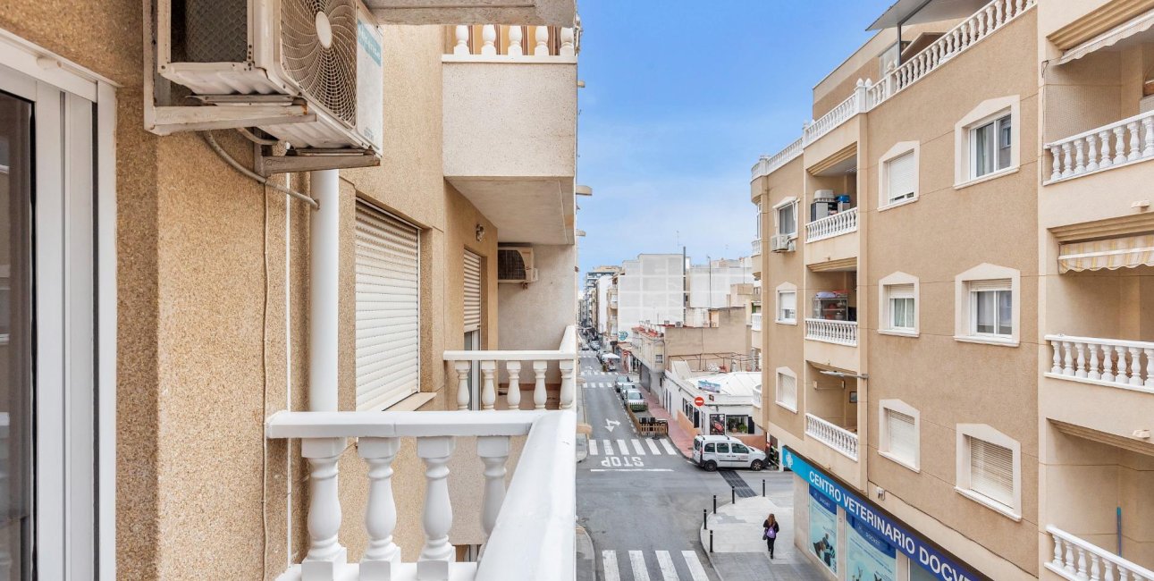 Resale - Apartment / flat -
Torrevieja - Paseo maritimo