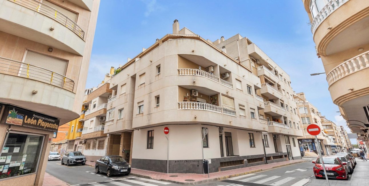 Resale - Apartment / flat -
Torrevieja - Paseo maritimo