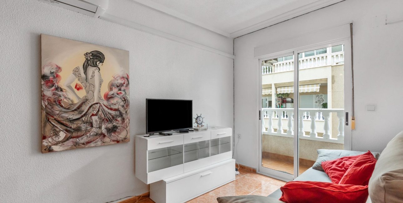 Resale - Apartment / flat -
Torrevieja - Paseo maritimo