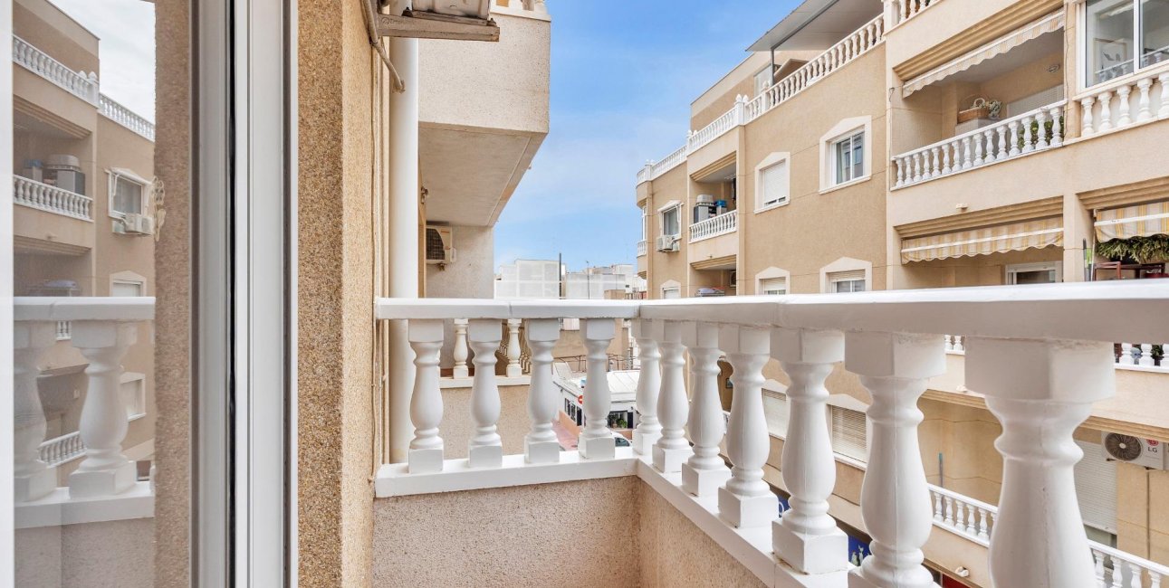 Resale - Apartment / flat -
Torrevieja - Paseo maritimo