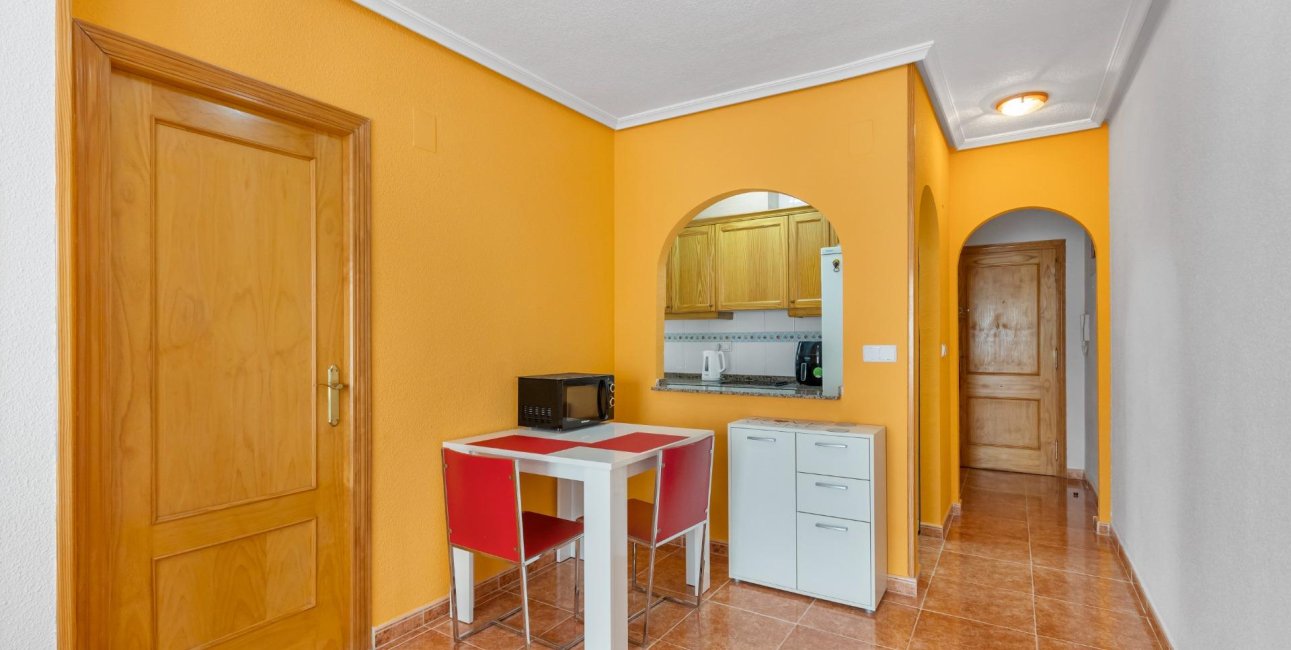 Resale - Apartment / flat -
Torrevieja - Paseo maritimo