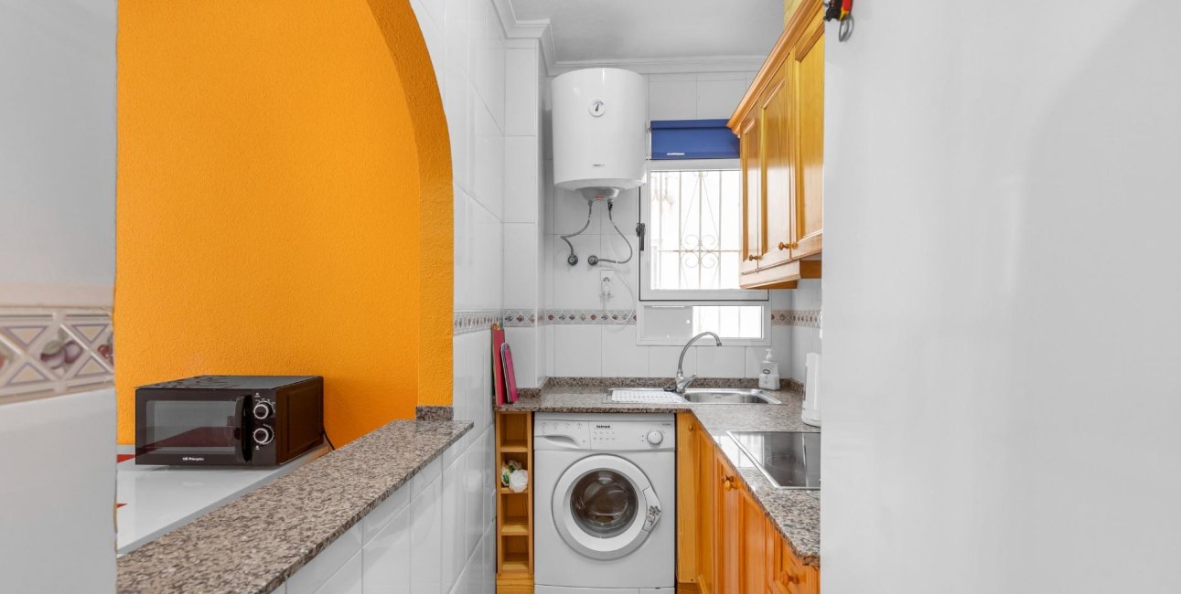 Resale - Apartment / flat -
Torrevieja - Paseo maritimo