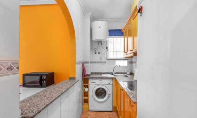 Resale - Apartment / flat -
Torrevieja - Paseo maritimo