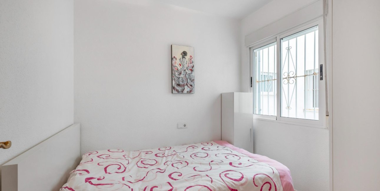 Resale - Apartment / flat -
Torrevieja - Paseo maritimo