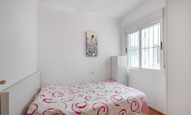 Resale - Apartment / flat -
Torrevieja - Paseo maritimo