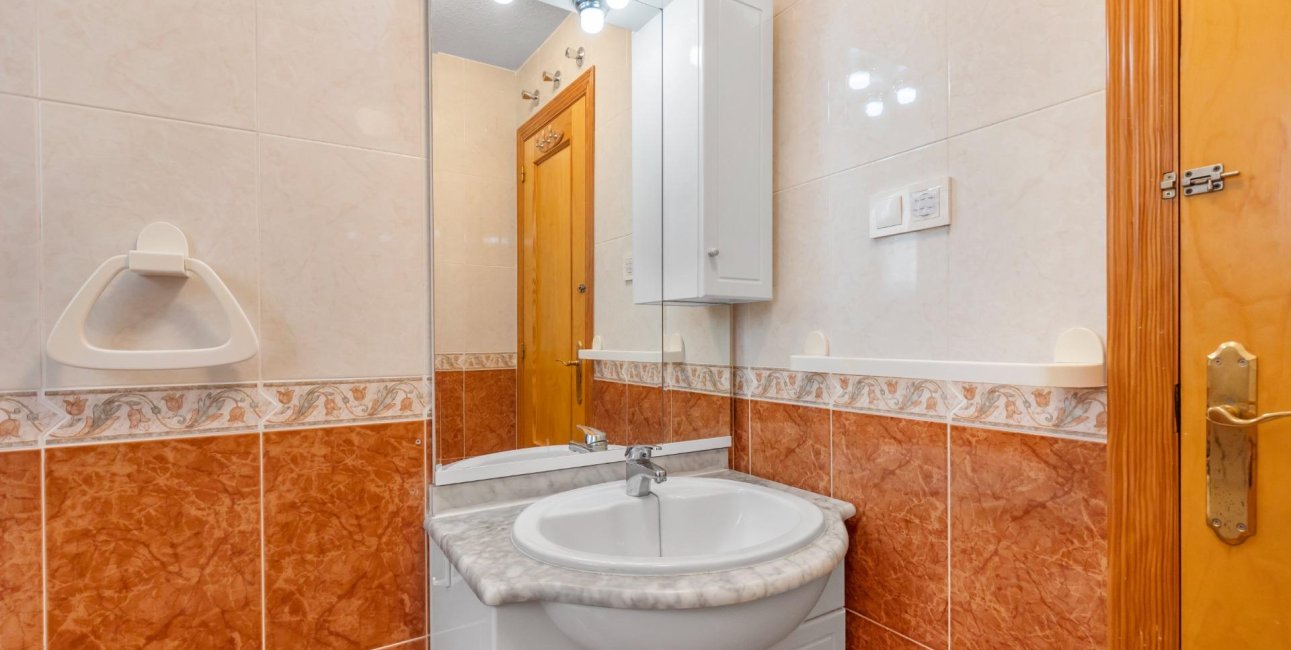 Resale - Apartment / flat -
Torrevieja - Paseo maritimo