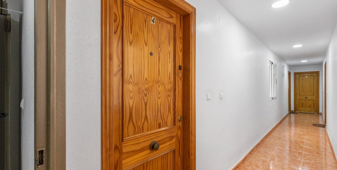 Resale - Apartment / flat -
Torrevieja - Paseo maritimo