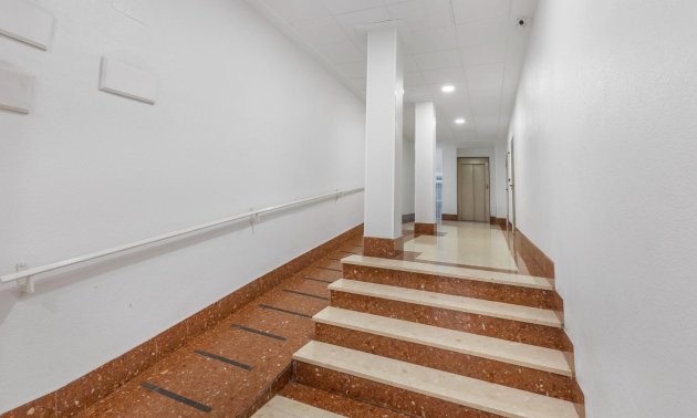 Resale - Apartment / flat -
Torrevieja - Paseo maritimo