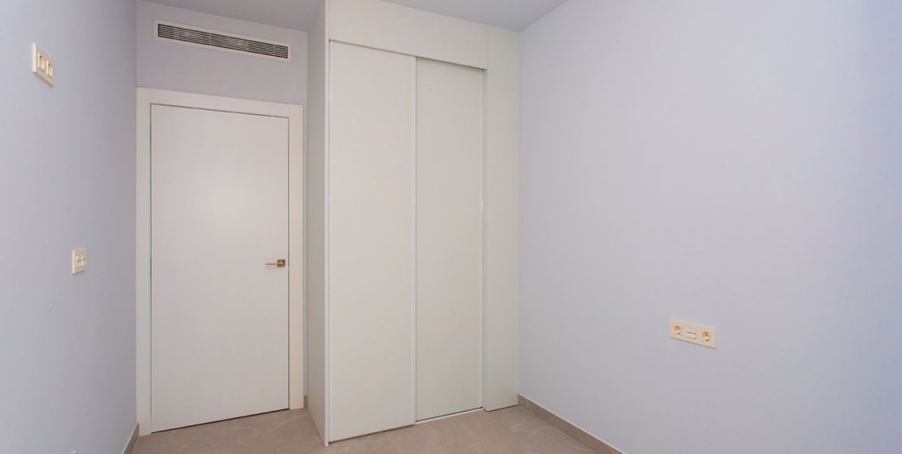 Resale - Apartment / flat -
Torrevieja - Playa Del Cura