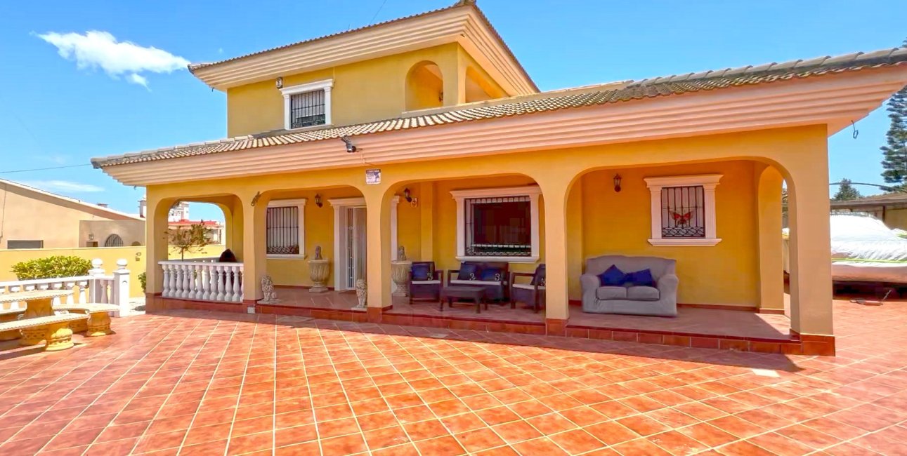 Resale - Villa -
Orihuela Costa - Los Balcones