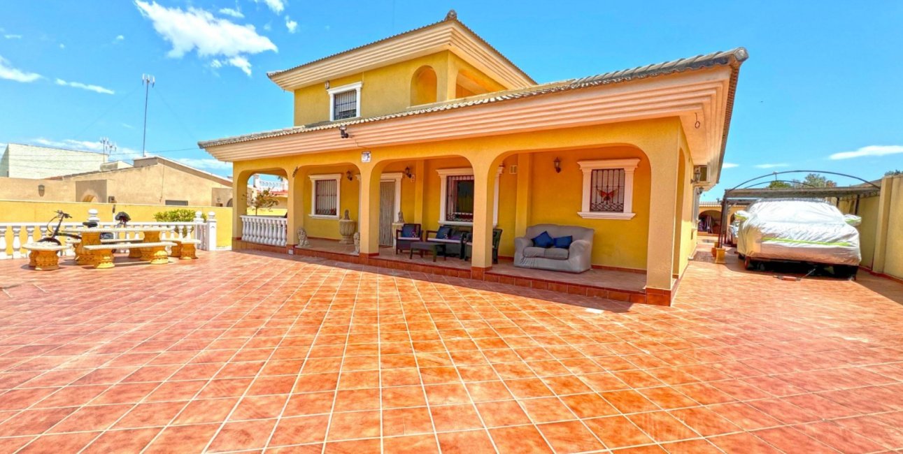 Resale - Villa -
Orihuela Costa - Los Balcones