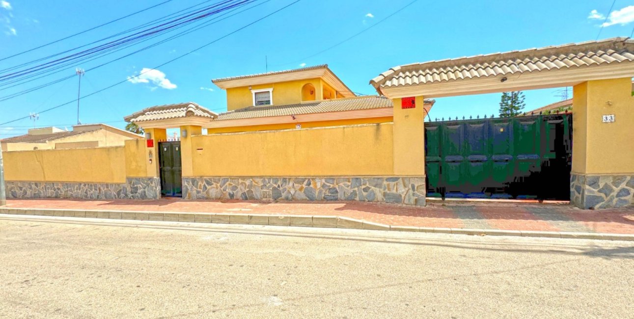 Resale - Villa -
Orihuela Costa - Los Balcones