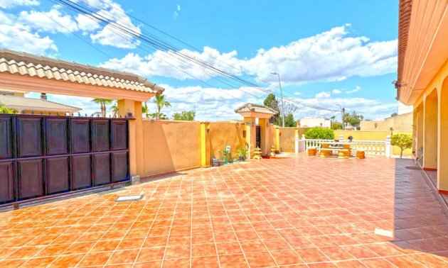 Resale - Villa -
Orihuela Costa - Los Balcones