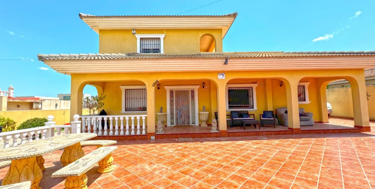 Resale - Villa -
Orihuela Costa - Los Balcones