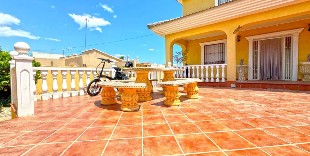 Resale - Villa -
Orihuela Costa - Los Balcones