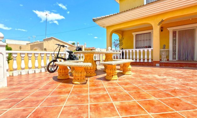 Resale - Villa -
Orihuela Costa - Los Balcones