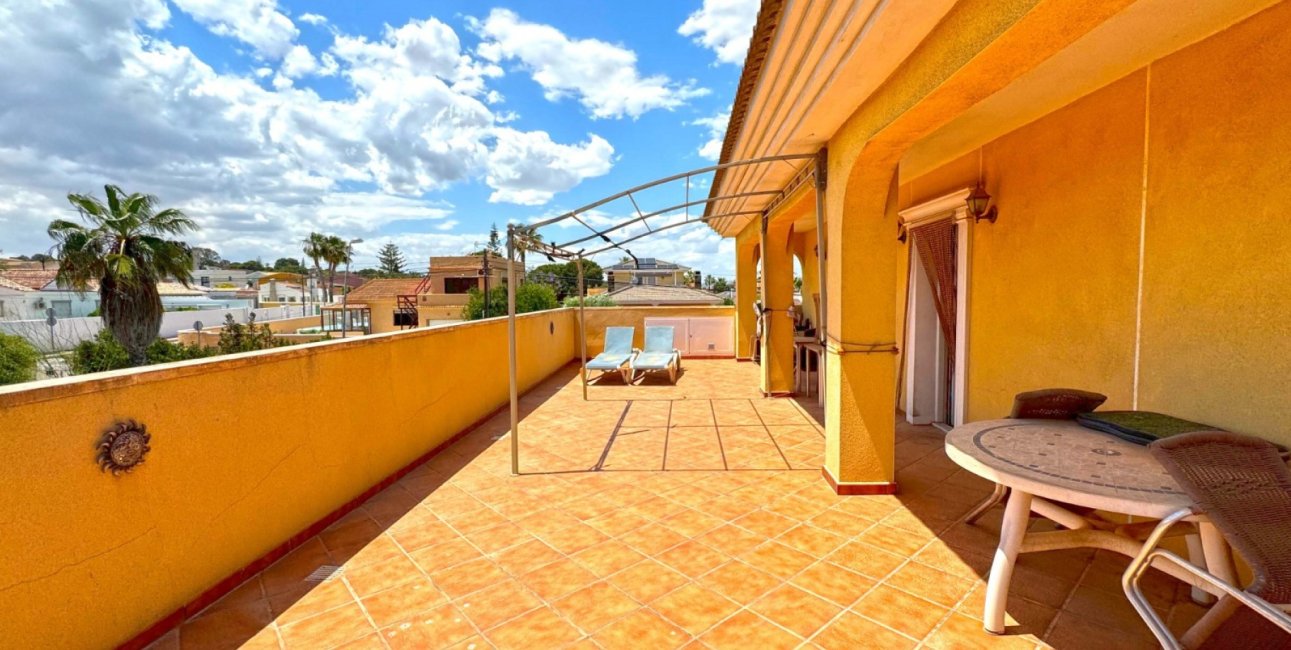 Resale - Villa -
Orihuela Costa - Los Balcones