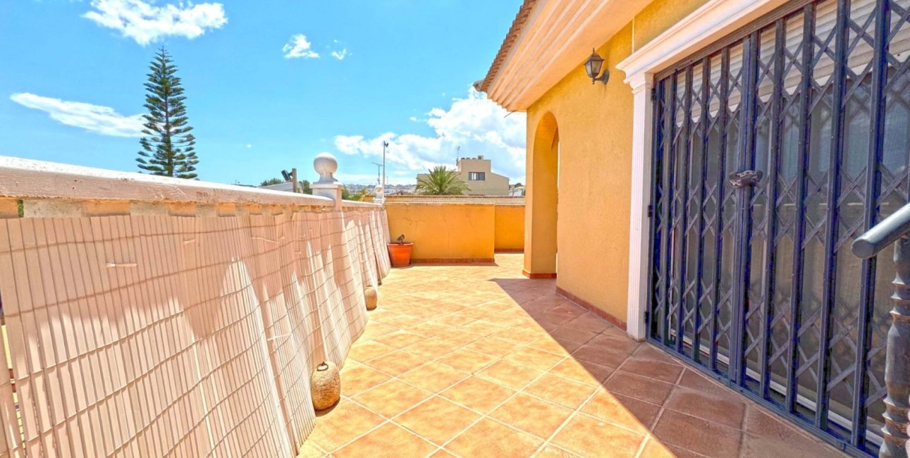 Resale - Villa -
Orihuela Costa - Los Balcones