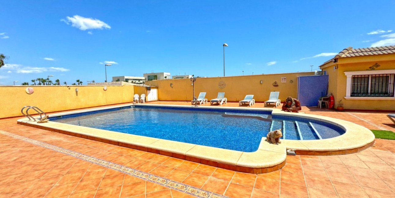 Resale - Villa -
Orihuela Costa - Los Balcones