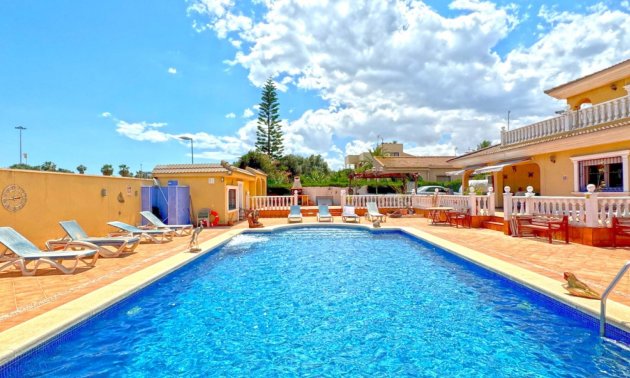 Resale - Villa -
Orihuela Costa - Los Balcones