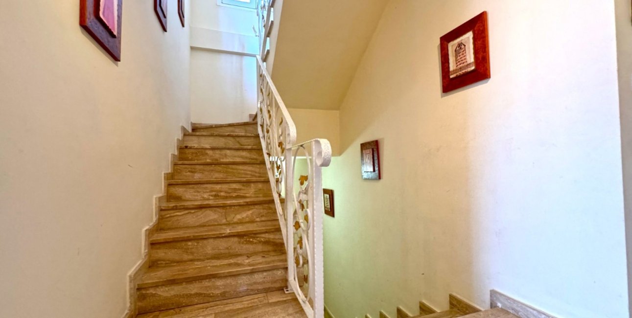 Resale - Villa -
Orihuela Costa - Los Balcones