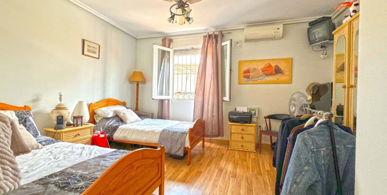 Resale - Villa -
Orihuela Costa - Los Balcones