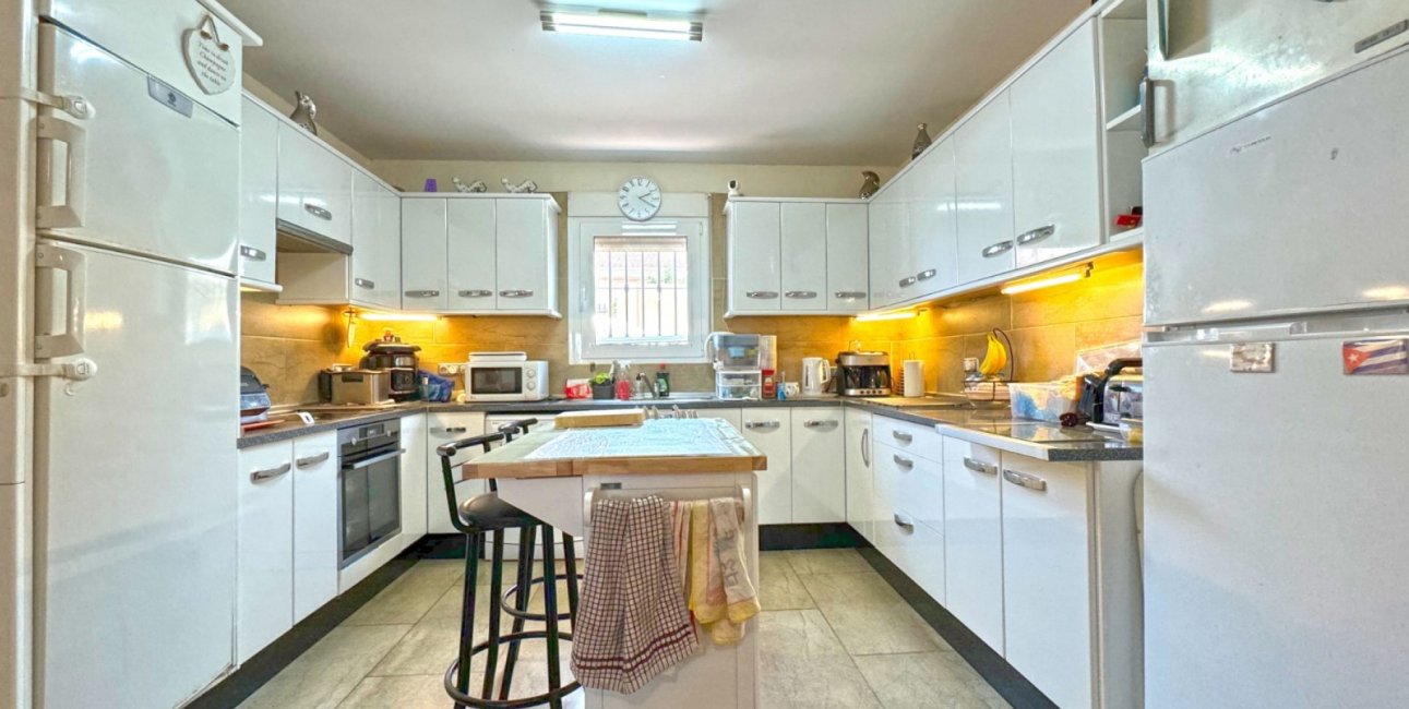 Resale - Villa -
Orihuela Costa - Los Balcones