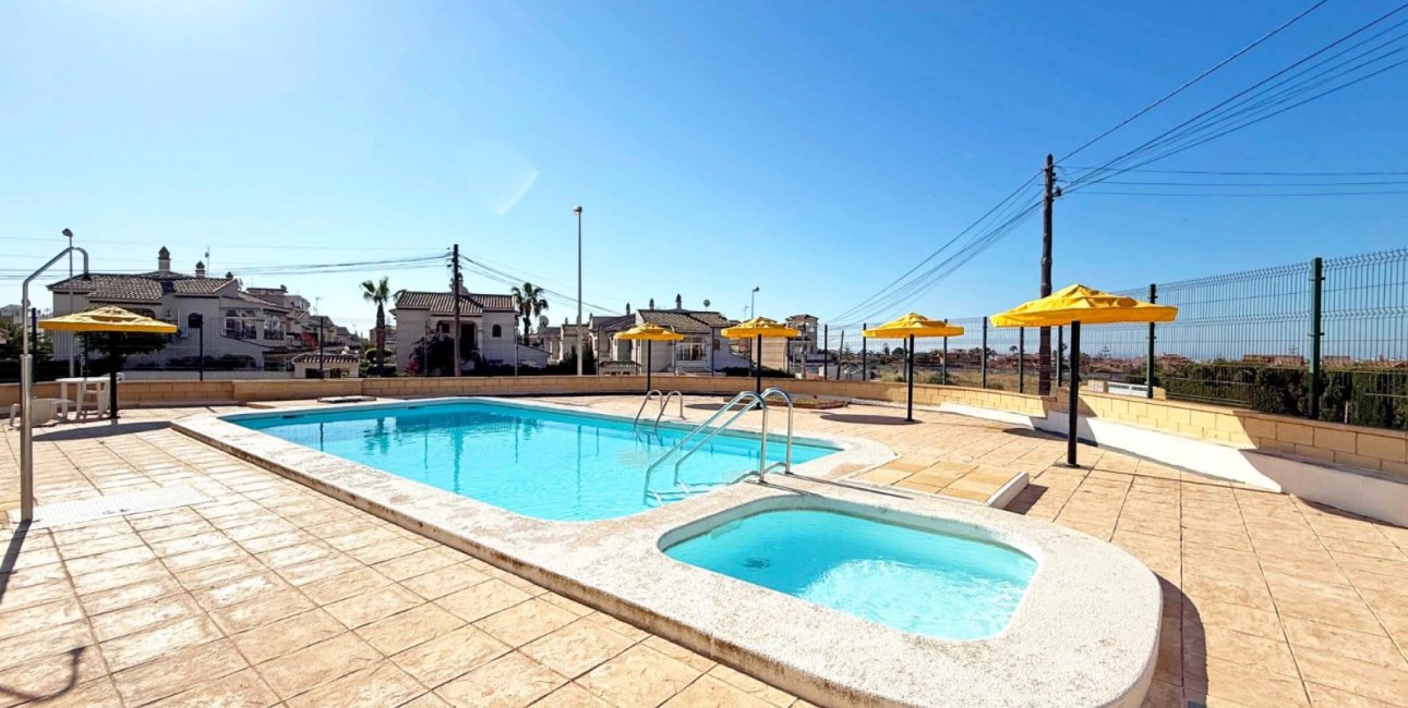 Resale - Apartment / flat -
Torrevieja - Torre La Mata