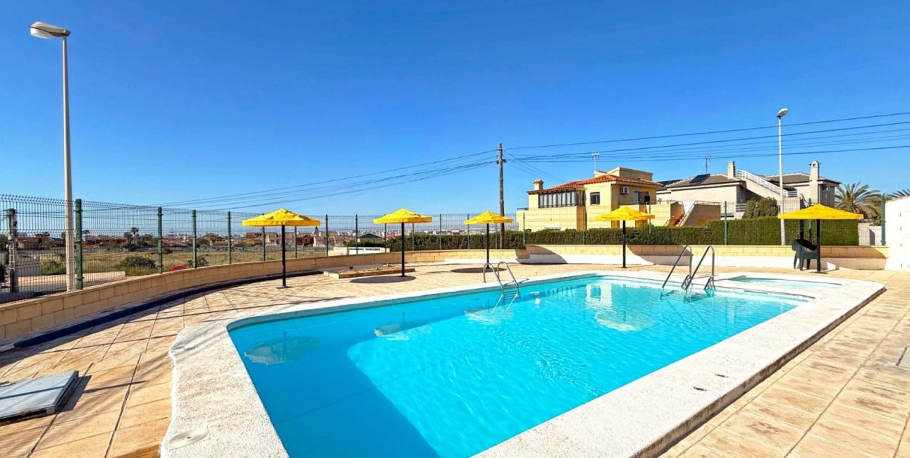 Resale - Apartment / flat -
Torrevieja - Torre La Mata