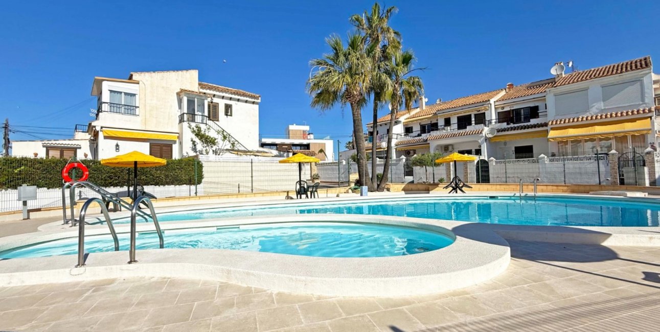 Resale - Apartment / flat -
Torrevieja - Torre La Mata
