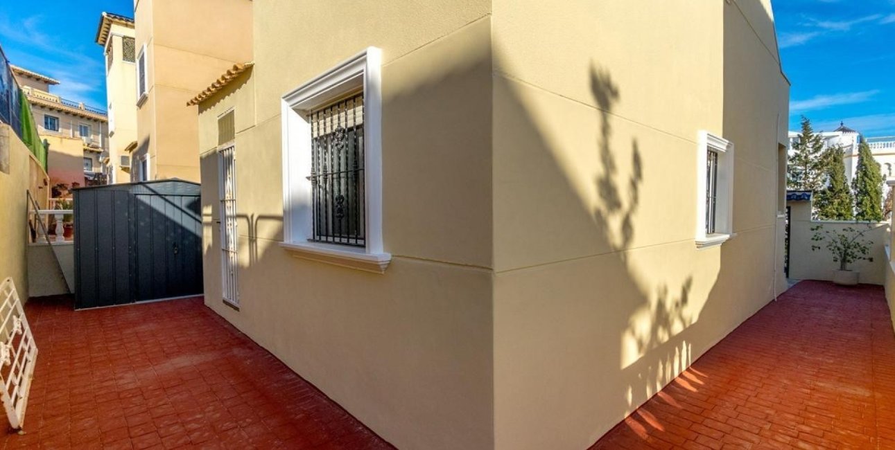 Resale - Villa -
Orihuela Costa - El Galan