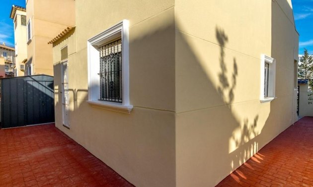 Resale - Villa -
Orihuela Costa - El Galan