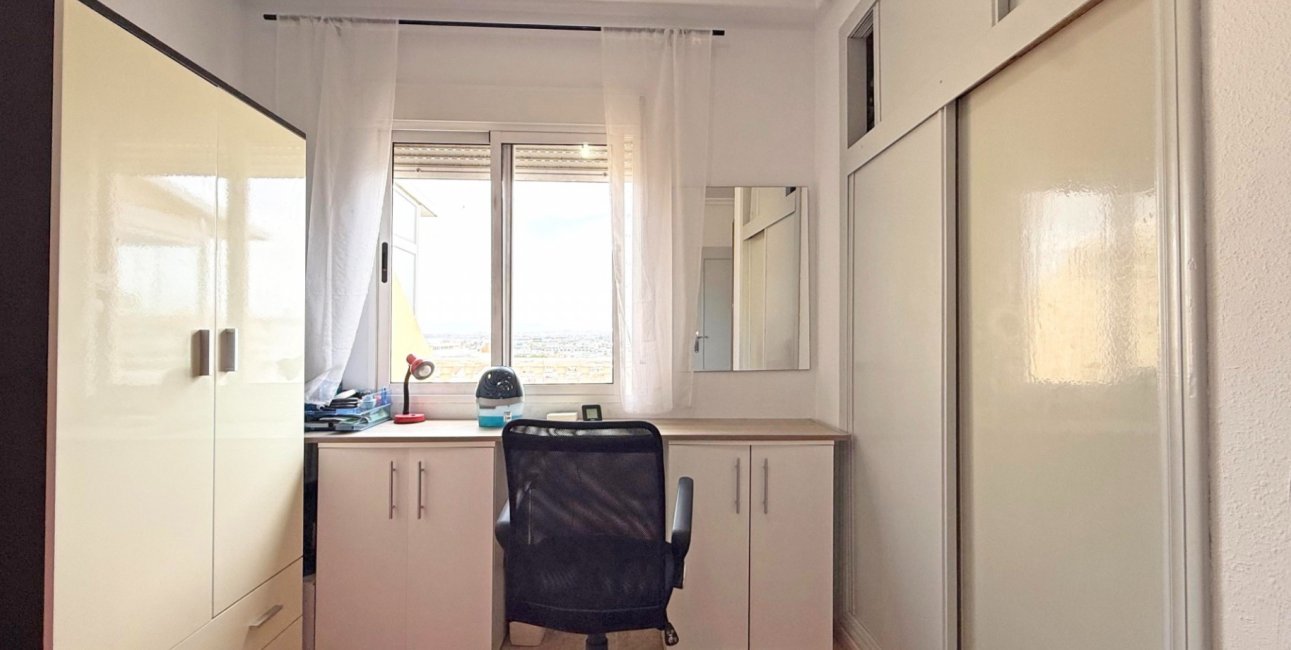 Resale - Apartment / flat -
Torrevieja - Torrevieja - Centre