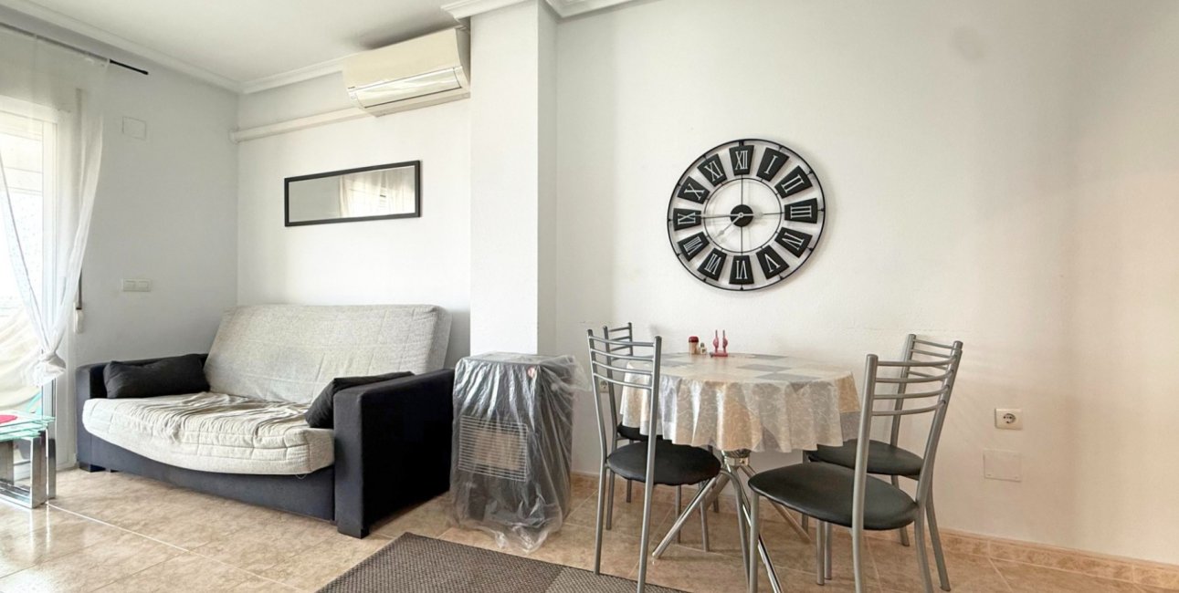 Resale - Apartment / flat -
Torrevieja - Torrevieja - Centre