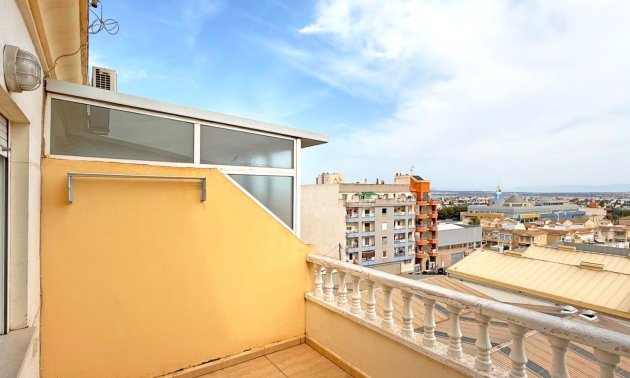 Resale - Apartment / flat -
Torrevieja - Torrevieja - Centre