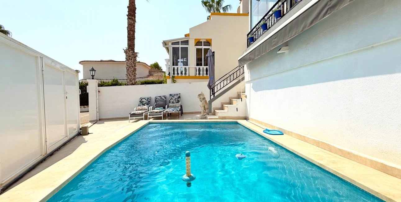 Resale - Villa -
Orihuela Costa - Villamartin