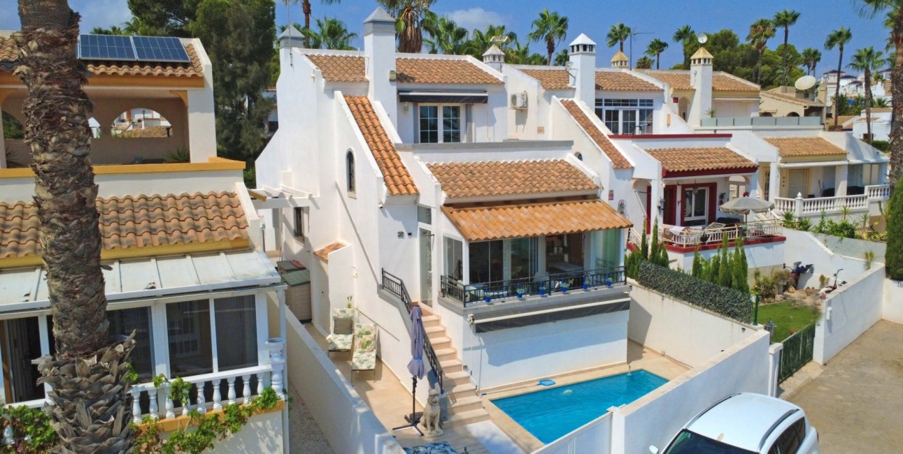 Resale - Villa -
Orihuela Costa - Villamartin