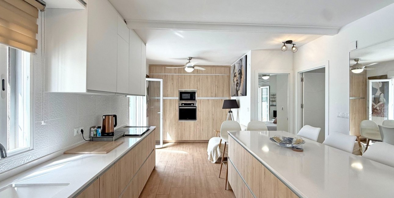 Resale - Villa -
Orihuela Costa - Villamartin