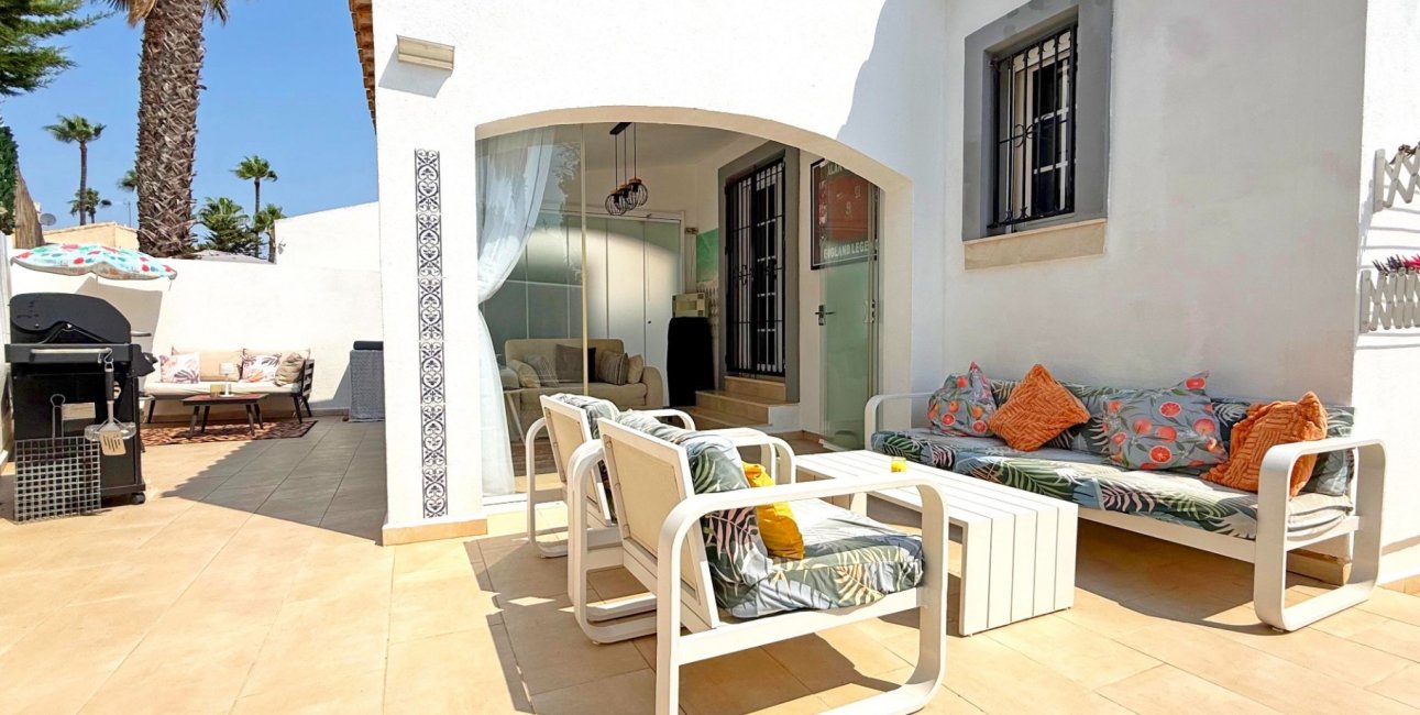 Resale - Villa -
Orihuela Costa - Villamartin