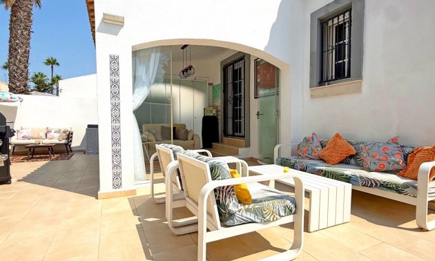 Resale - Villa -
Orihuela Costa - Villamartin