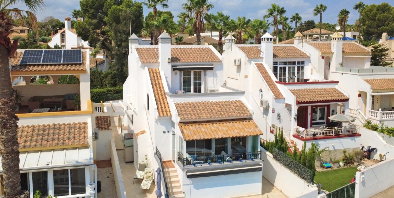 Resale - Villa -
Orihuela Costa - Villamartin