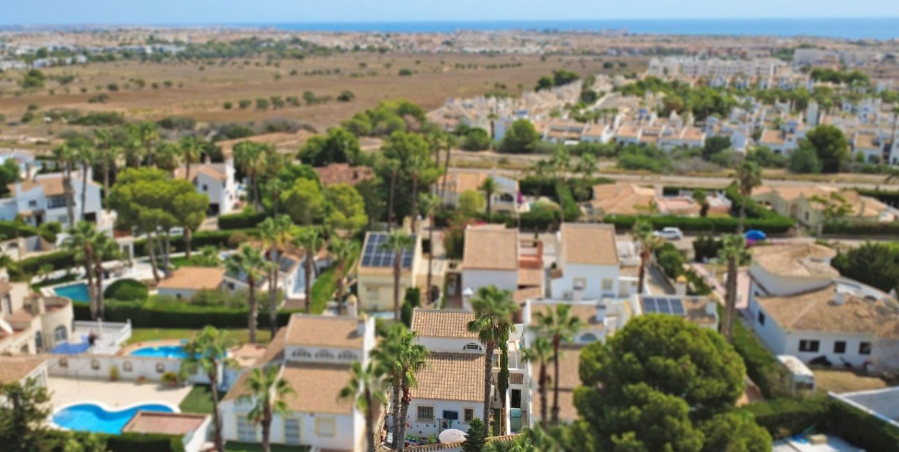 Resale - Villa -
Orihuela Costa - Villamartin