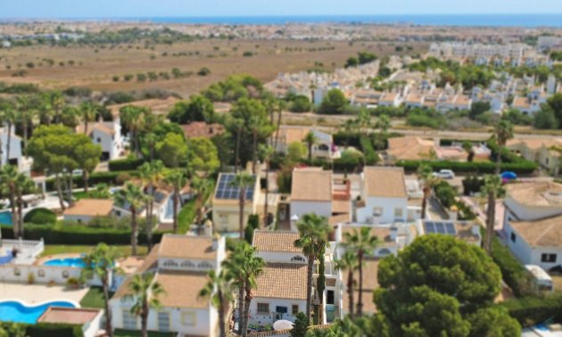 Resale - Villa -
Orihuela Costa - Villamartin
