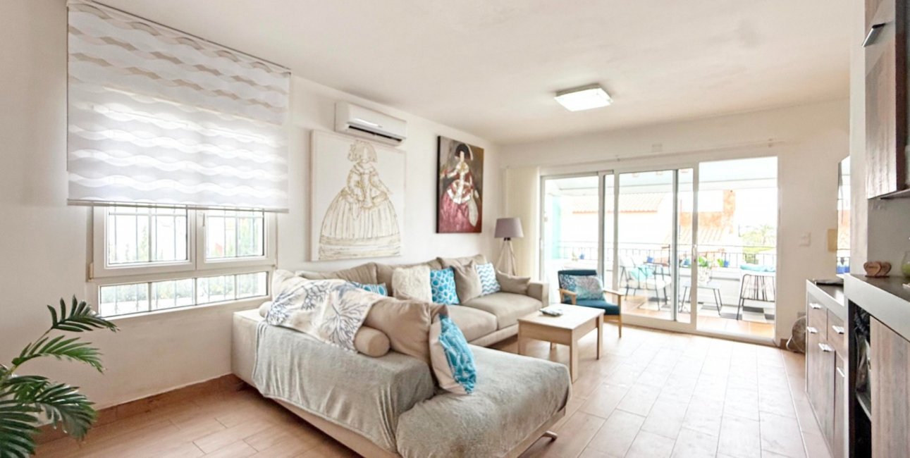 Resale - Villa -
Orihuela Costa - Villamartin