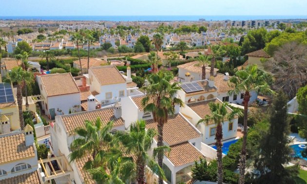 Resale - Villa -
Orihuela Costa - Villamartin