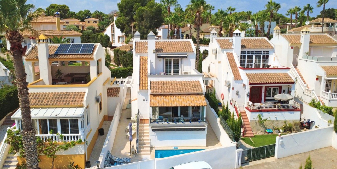 Resale - Villa -
Orihuela Costa - Villamartin