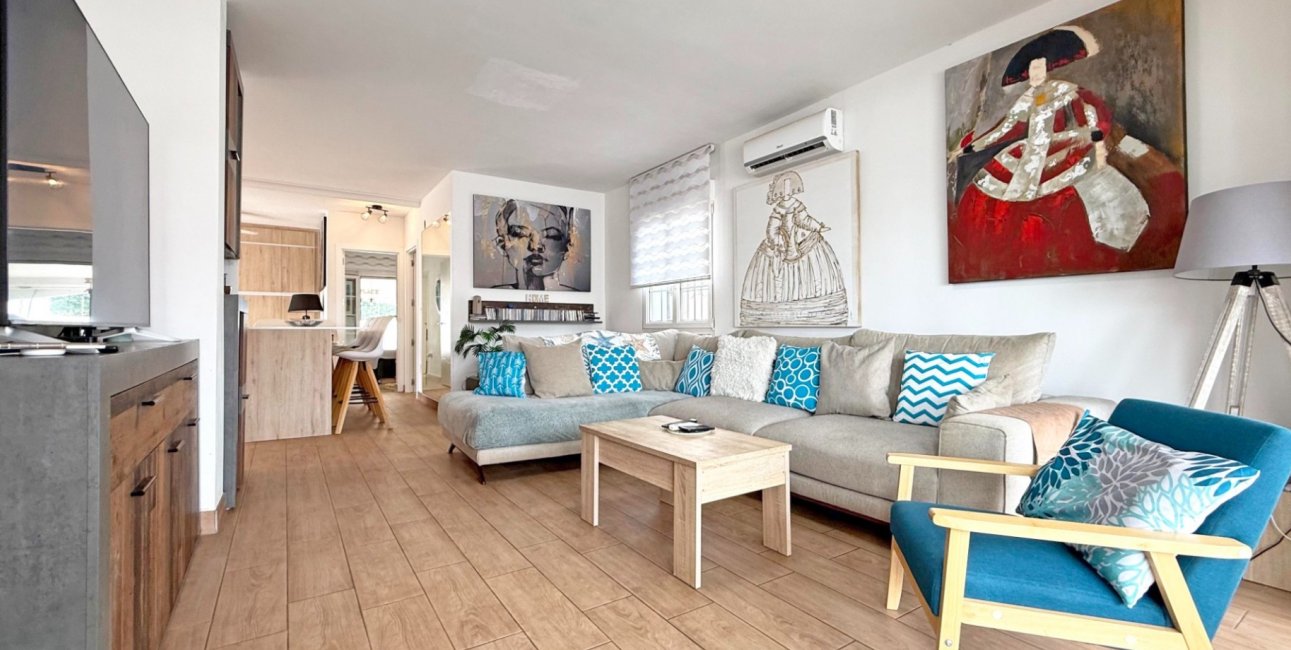 Resale - Villa -
Orihuela Costa - Villamartin