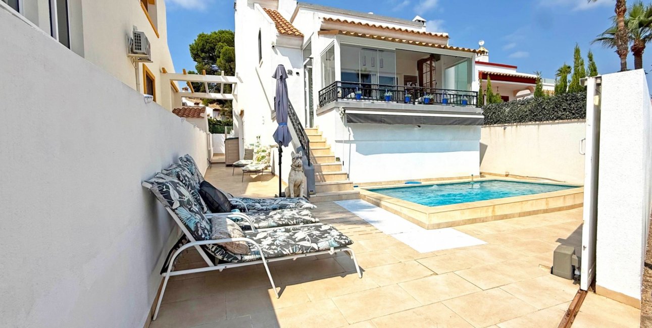 Resale - Villa -
Orihuela Costa - Villamartin