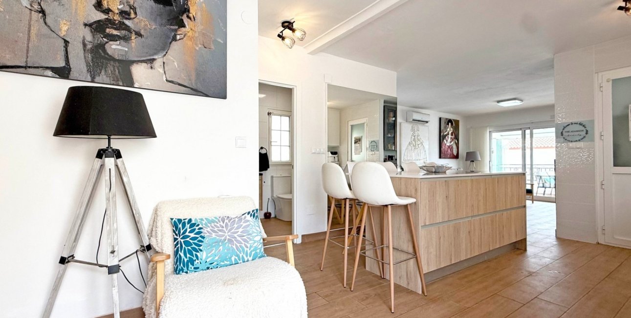 Resale - Villa -
Orihuela Costa - Villamartin