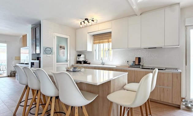 Resale - Villa -
Orihuela Costa - Villamartin